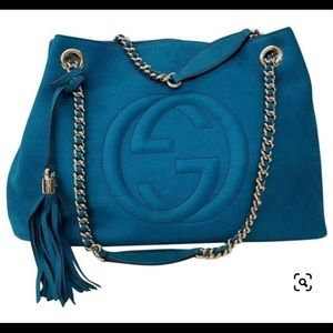 Embossed interlocking . No visible signs of wear. No holes, tears or stains.